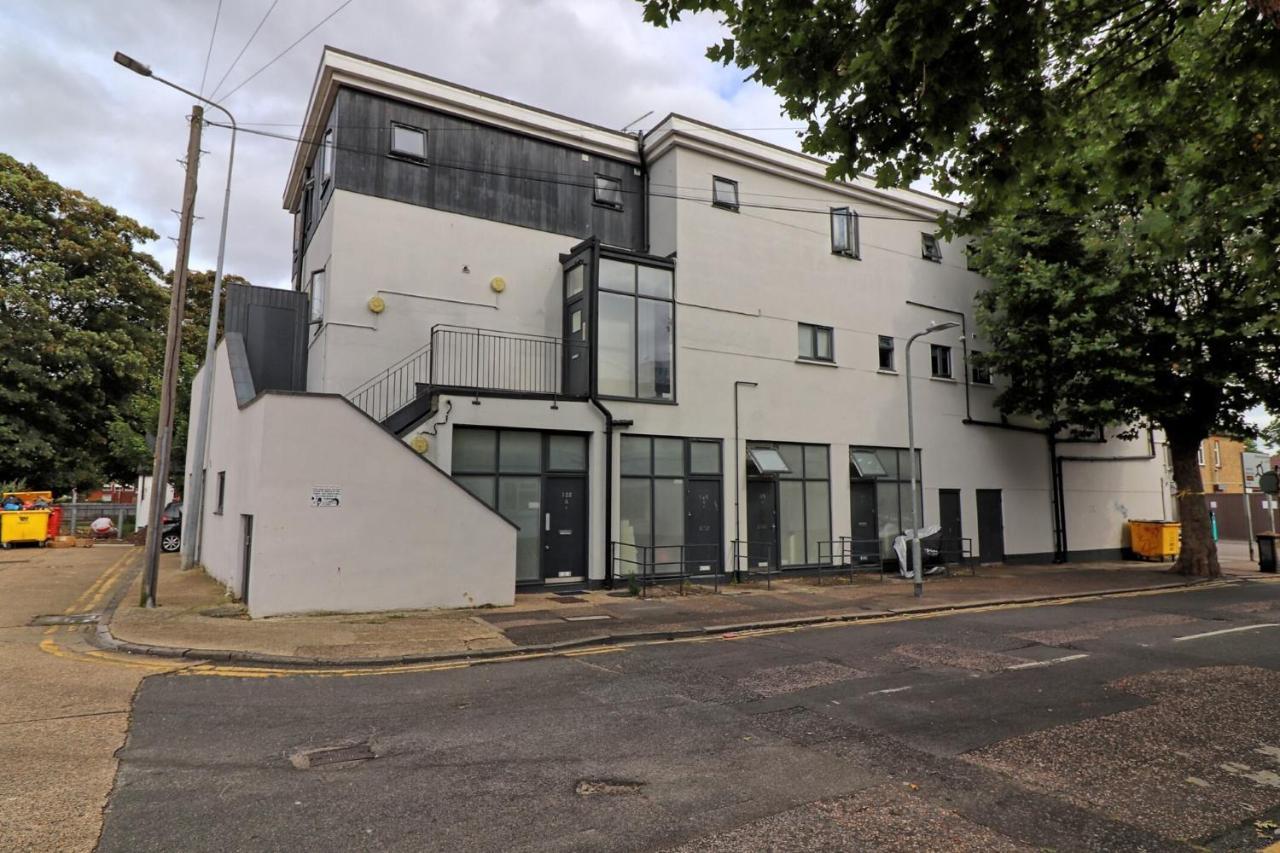 Urban Stylish Apartment - Southend Stays Екстериор снимка